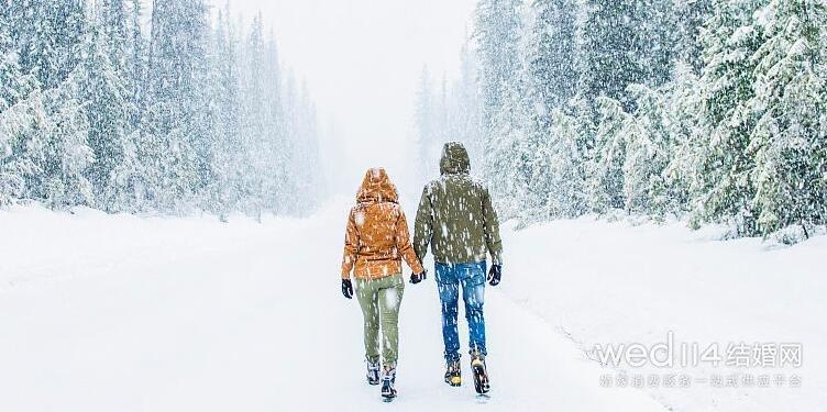下雪天情侣图片 下雪的情侣头像图片