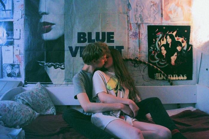 情侣接吻图 情侣亲嘴头像两人图片浪漫