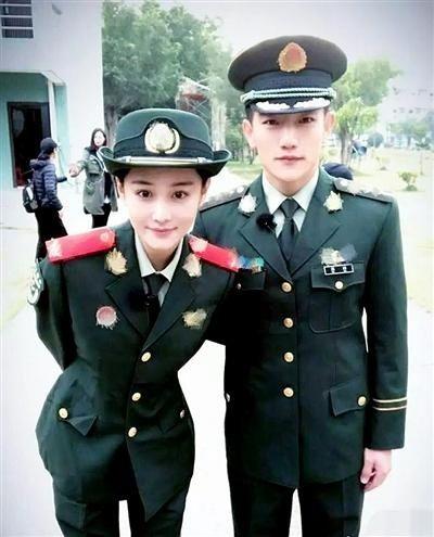 军人情侣图片 军人情侣图片手绘图片