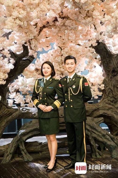 军人情侣图片 军人情侣图片手绘图片