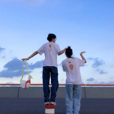 一对情侣的图片 一对情侣在一起的图片