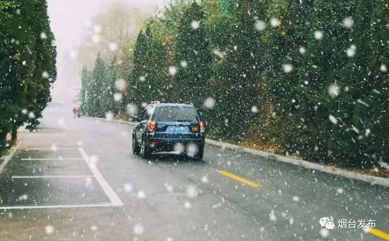 情侣看雪图片 雪景情侣图片