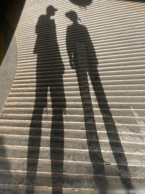 情侣秀恩爱的影子图片 秀恩爱的影子图片真实