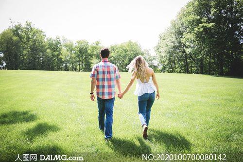 情侣人物图片 卡通情侣人物图片