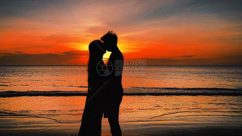 情侣看夕阳图片 浪漫夕阳图片唯美情侣