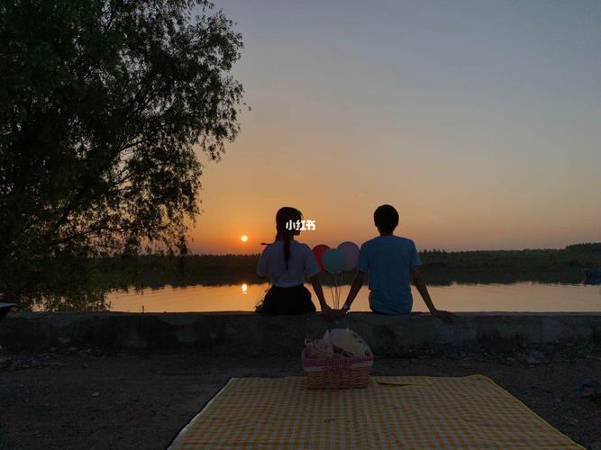 情侣看夕阳图片 浪漫夕阳图片唯美情侣