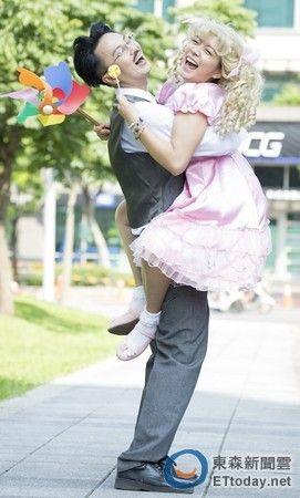 无尾熊抱法情侣图片 无尾熊式拥抱图片