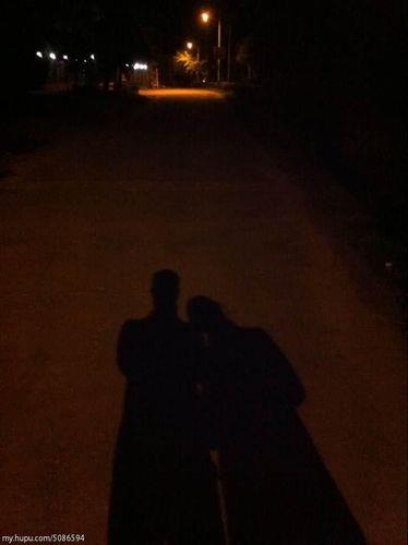 温暖的情侣背影图片 恩爱图片情侣背影图片