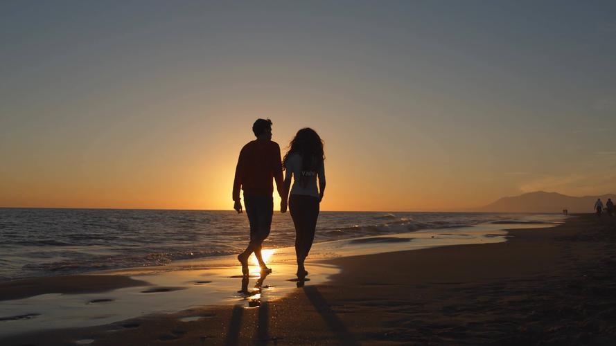 温暖的情侣背影图片 恩爱图片情侣背影图片