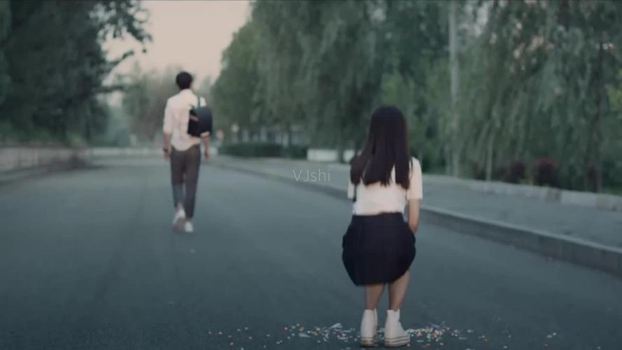 情侣分手背影离去图片 男女分手背影离去图片