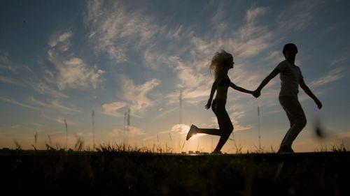 情侣跑步图片 跑步情侣头像两张照片