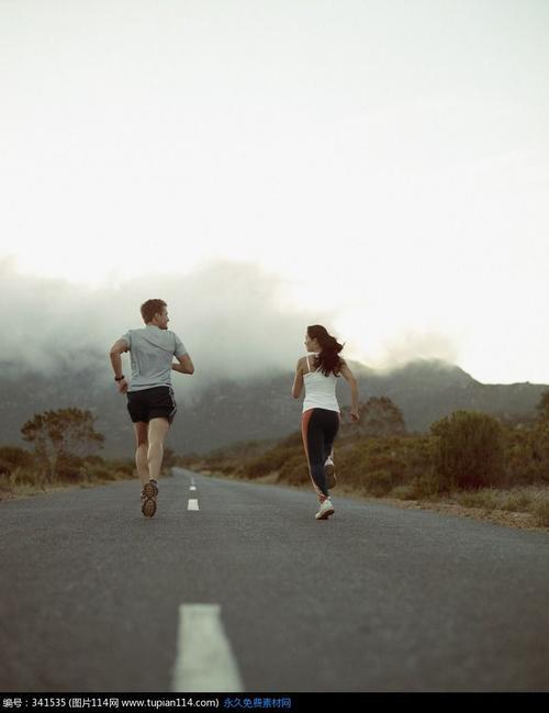 情侣跑步图片 跑步情侣头像两张照片