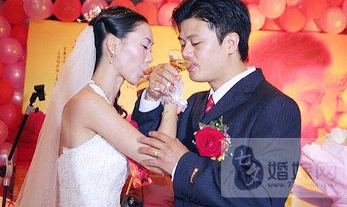 情侣交杯酒图片 交杯酒唯美图片