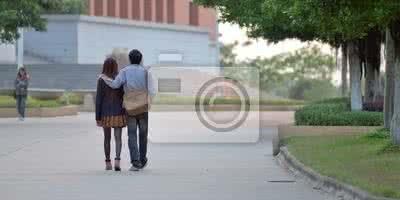 校园情侣背影图片 学生情侣背影照片