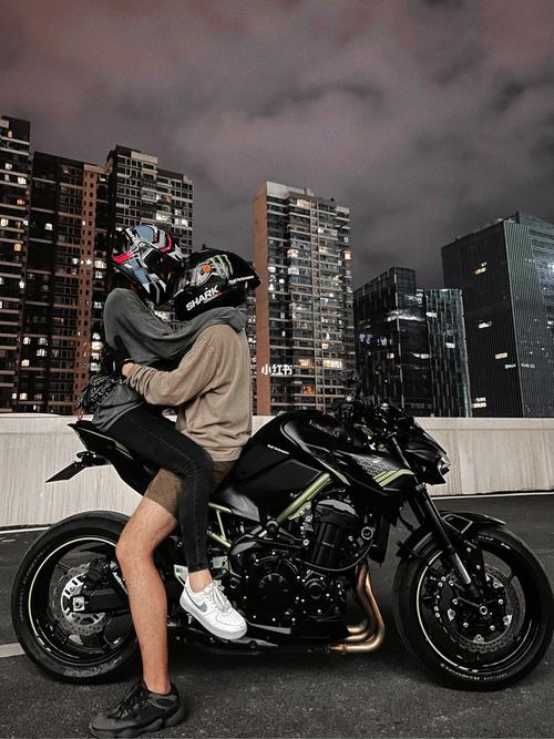 机车情侣霸气图片 摩托车机车情侣图片