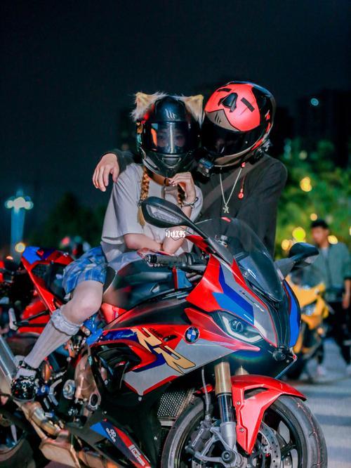 机车情侣霸气图片 摩托车机车情侣图片