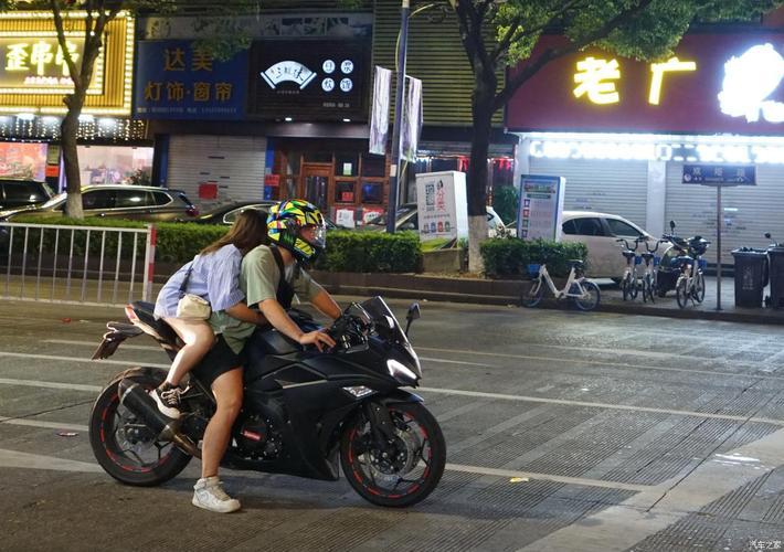 机车情侣霸气图片 摩托车机车情侣图片