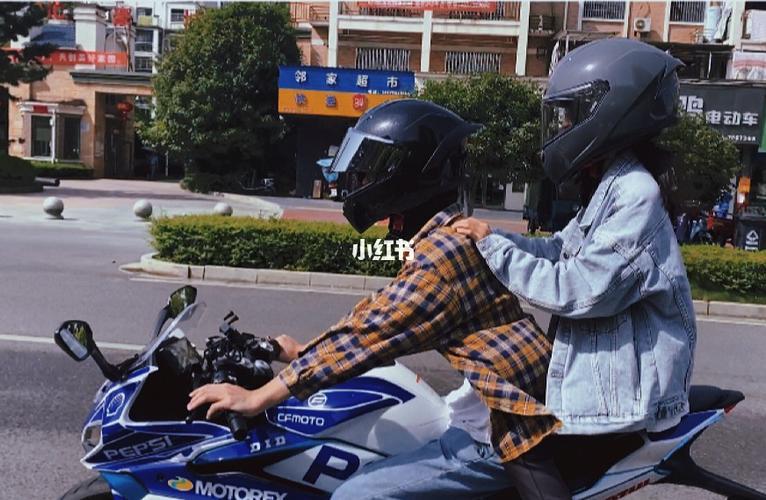 机车情侣霸气图片 摩托车机车情侣图片