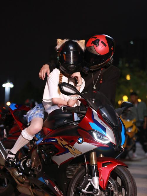 机车情侣霸气图片 摩托车机车情侣图片