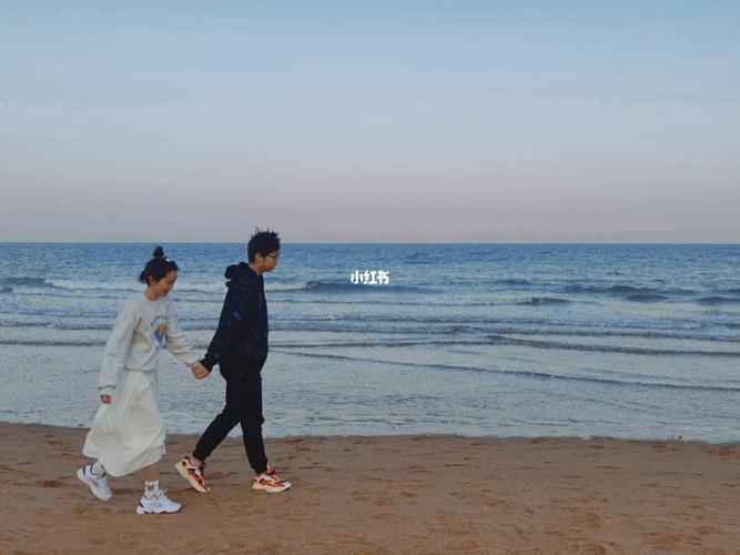 情侣在海边的浪漫图片 两个人在海边浪漫图片