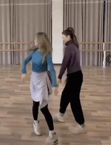 情侣花式举高高图片 举高高情侣头像