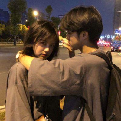 情侣一左一右两张图片 情侣图片分开一左一右