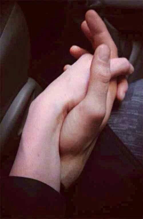 情侣握手的图片 情侣手握手照姿势图片