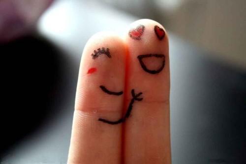 情侣手指图片 情侣手的图片