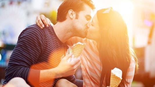 拥抱图片大全情侣 爱的抱抱图片情侣