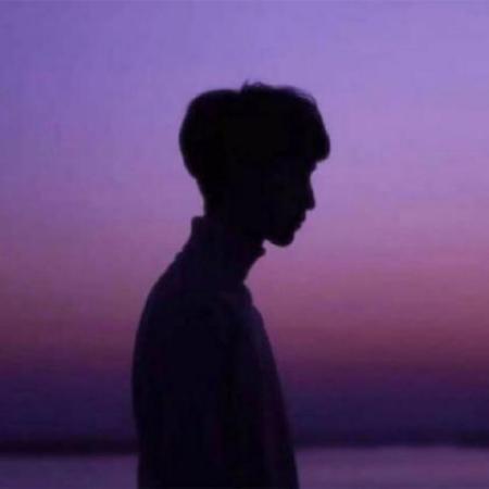 情侣一人一张分开图片 情侣图片一人一张双人