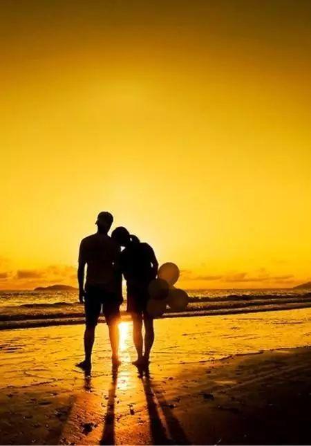 情侣看海背影图片 海边风景图片情侣背影