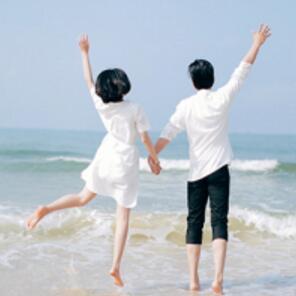 情侣看海背影图片 海边风景图片情侣背影