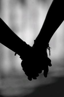 黑白情侣图片 一黑一白的情侣图片