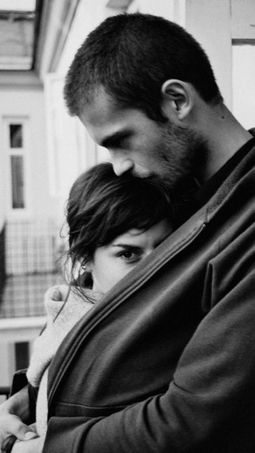 黑白情侣图片 一黑一白的情侣图片