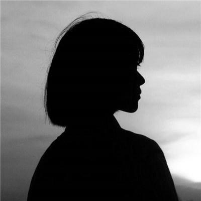 黑白情侣图片 一黑一白的情侣图片