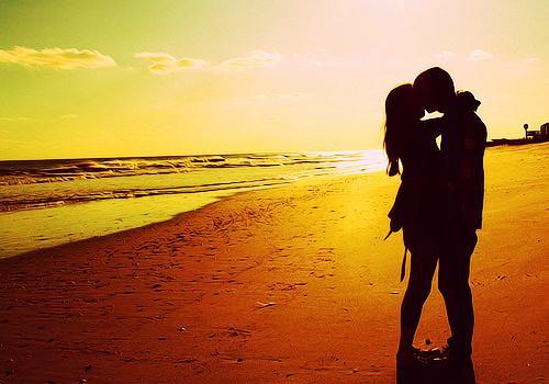 背景情侣图片 好看的情侣