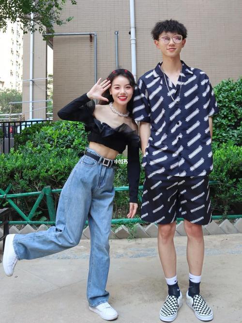 情侣身高差图片 萌身高差情侣图片