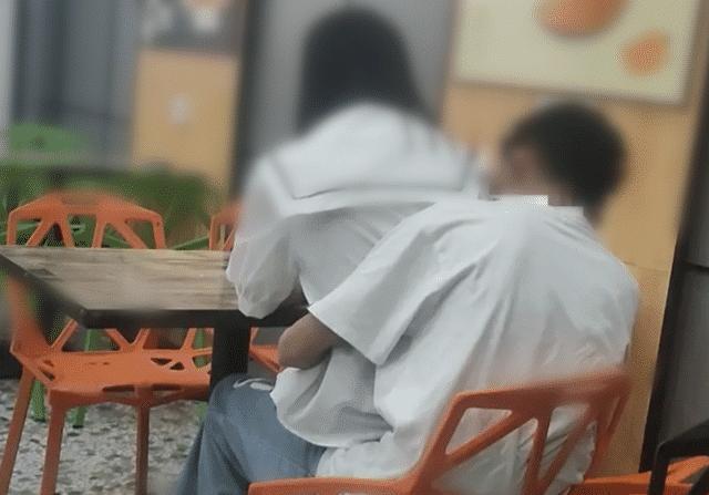 情侣亲热图片 热恋情侣图片