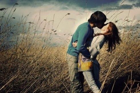 情侣亲热图片 热恋情侣图片