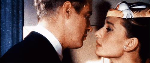 情侣接吻动图 情侣合照动作