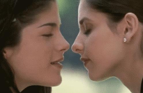 情侣亲吻动图 亲吻的头像情侣图片