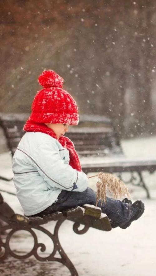 下雪情侣图片 下雪拥抱图片