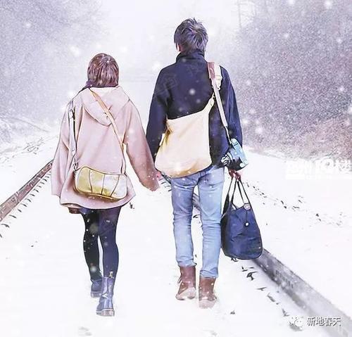 下雪情侣图片 下雪拥抱图片