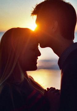 情侣亲亲图片 情侣亲密合照