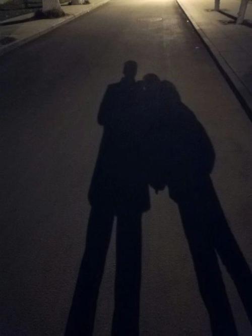 影子图片情侣 情侣两人影子照片真实
