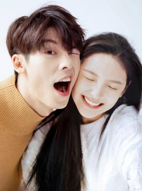 双人图片情侣 情侣图片高清一人一张双人