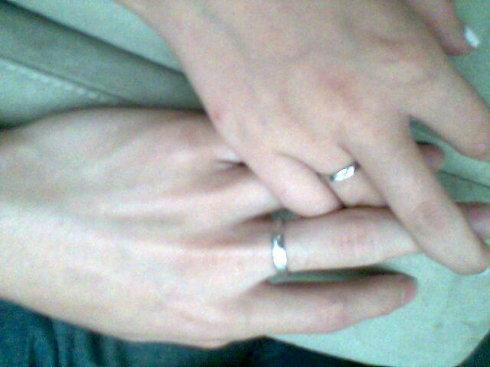 情侣戴戒指牵手图片 戒指图片唯美情侣牵手图片