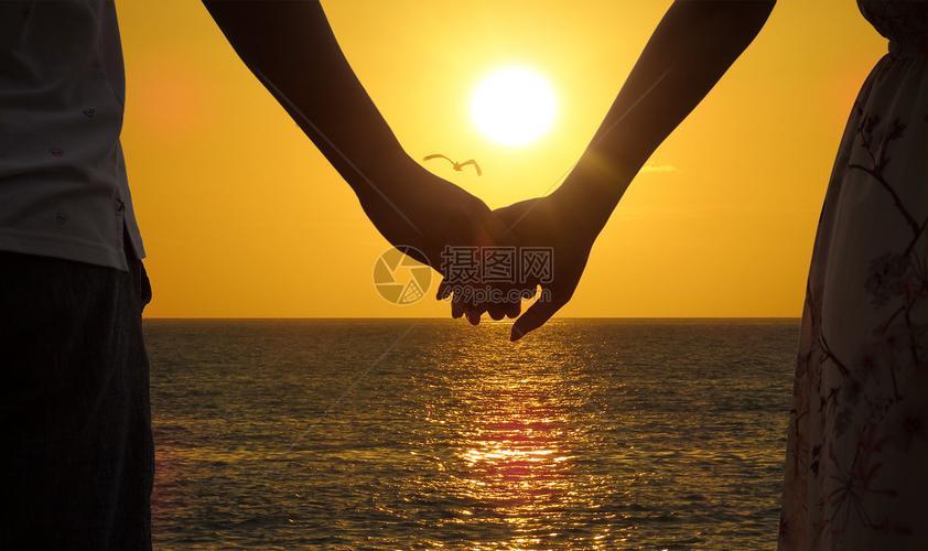 情侣夕阳下的背影图片 情侣黄昏落日背影图片