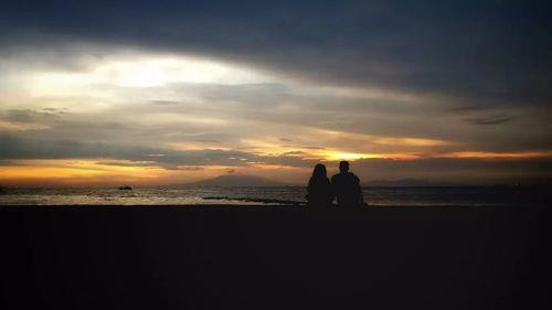 情侣夕阳下的背影图片 情侣黄昏落日背影图片