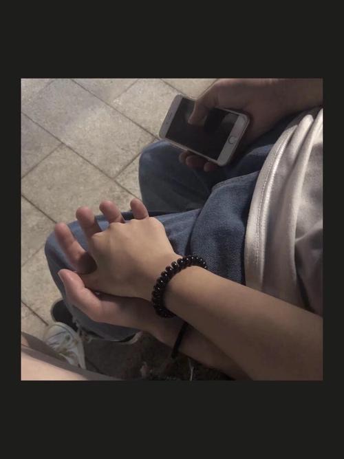 实拍夜晚情侣牵手图片 夜晚牵手照片